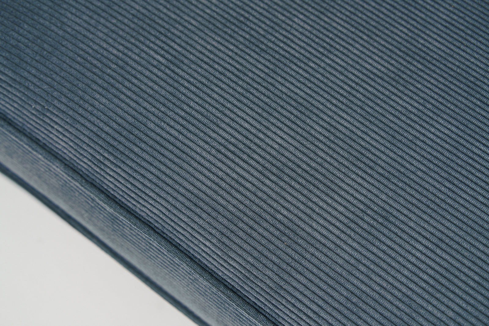 Canapé Pinto 65 en tissu velours côtelé doux